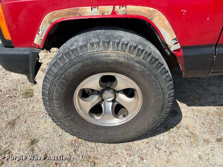 image for item FG0611 1999 Jeep  Cherokee SUV