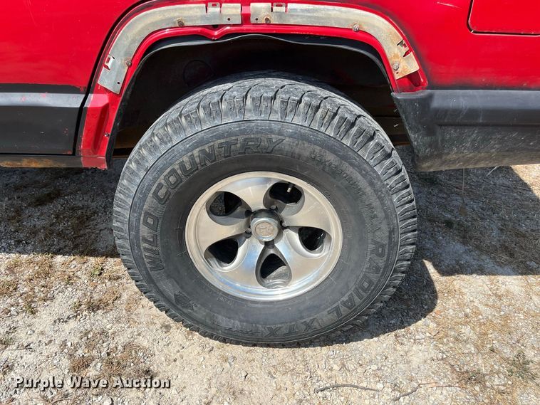 image for item FG0611 1999 Jeep  Cherokee SUV
