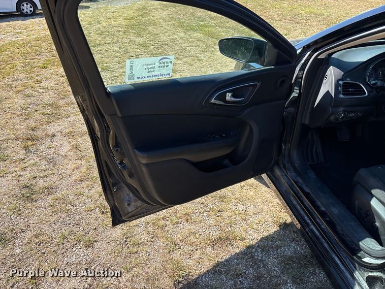 image for item FG0613 2016 Chrysler  200 