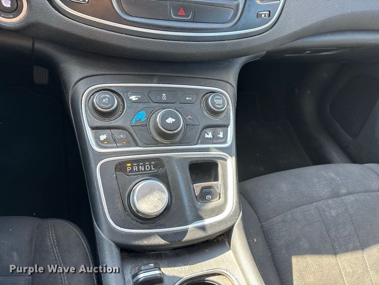 image for item FG0613 2016 Chrysler  200 