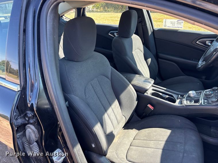 image for item FG0613 2016 Chrysler  200 