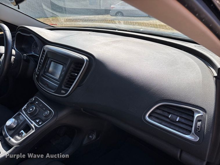 image for item FG0613 2016 Chrysler  200 