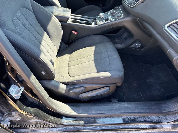 image for item FG0613 2016 Chrysler  200 
