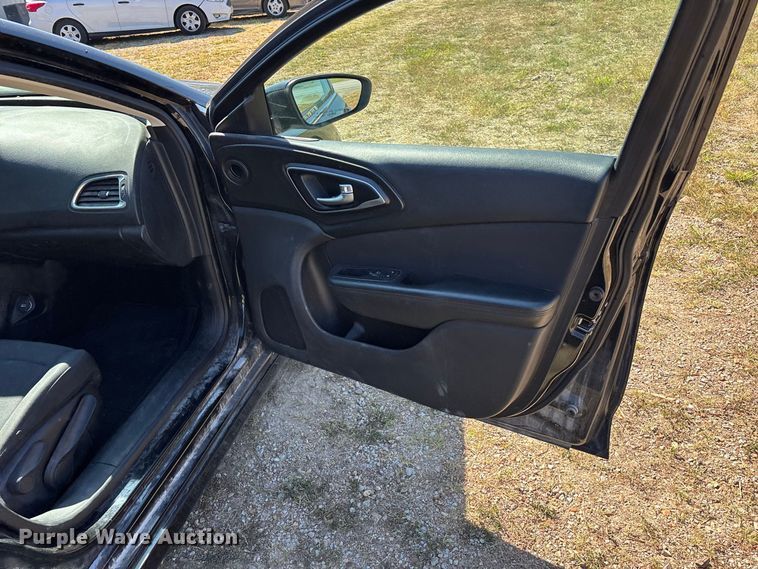 image for item FG0613 2016 Chrysler  200 