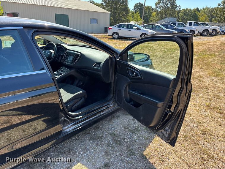 image for item FG0613 2016 Chrysler  200 