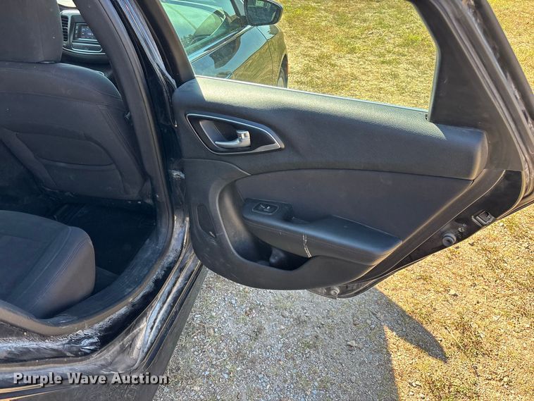 image for item FG0613 2016 Chrysler  200 