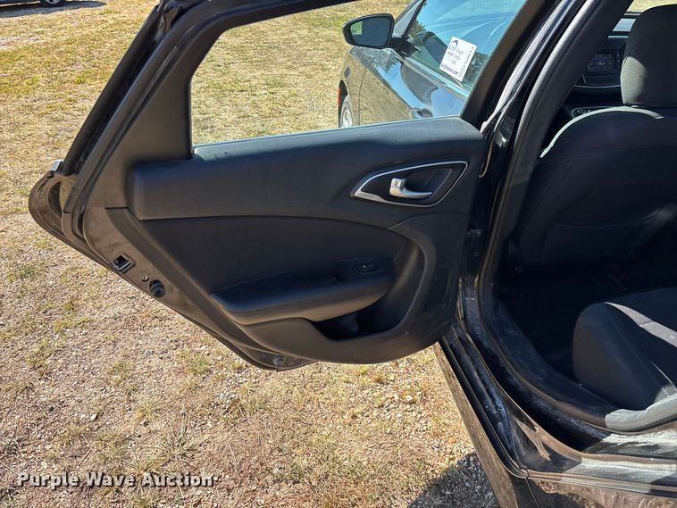 image for item FG0613 2016 Chrysler  200 