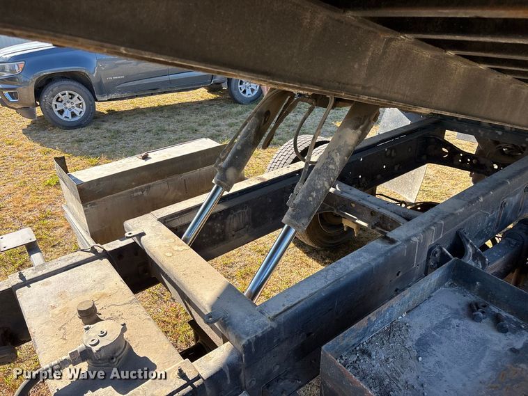image for item FG0614 2008 Ford  F650 Super Duty XLT Pro Loader rollback truck
