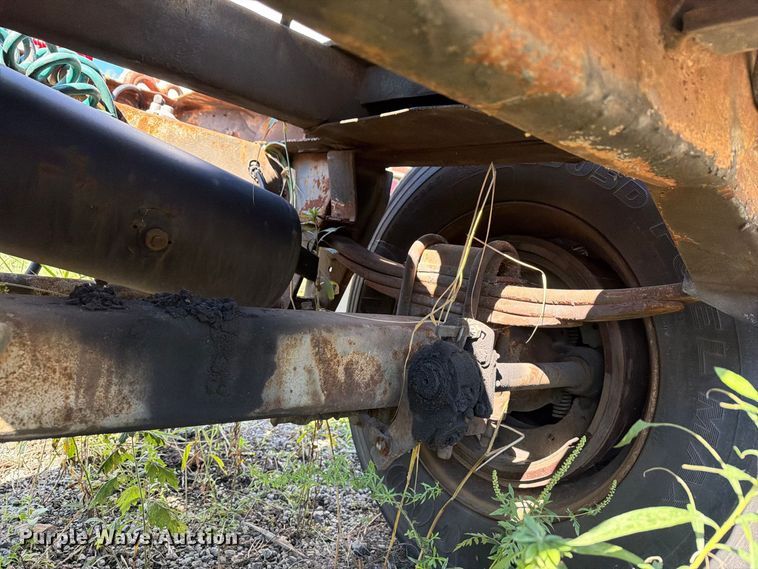 image for item FG3011 1987 Fruehauf Trailer Corporation dolly