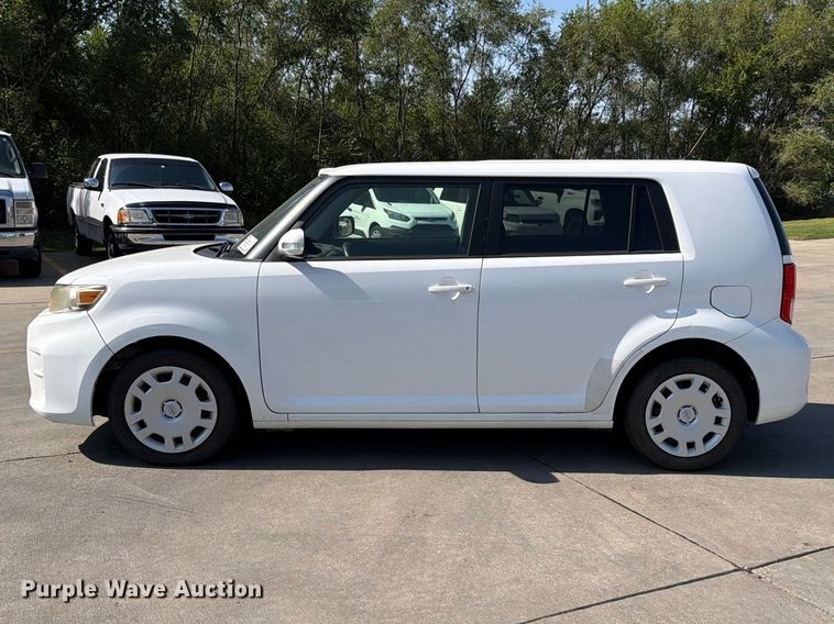 image for item FH6351 2014 Toyota Scion 