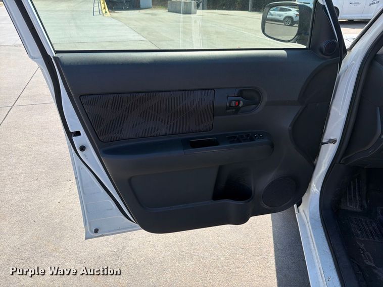 image for item FH6351 2014 Toyota Scion 