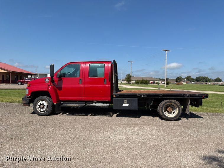 image for item FH6356 2004 GMC C4500 Crew Cab flatbed truck