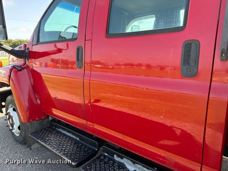 image for item FH6356 2004 GMC C4500 Crew Cab flatbed truck