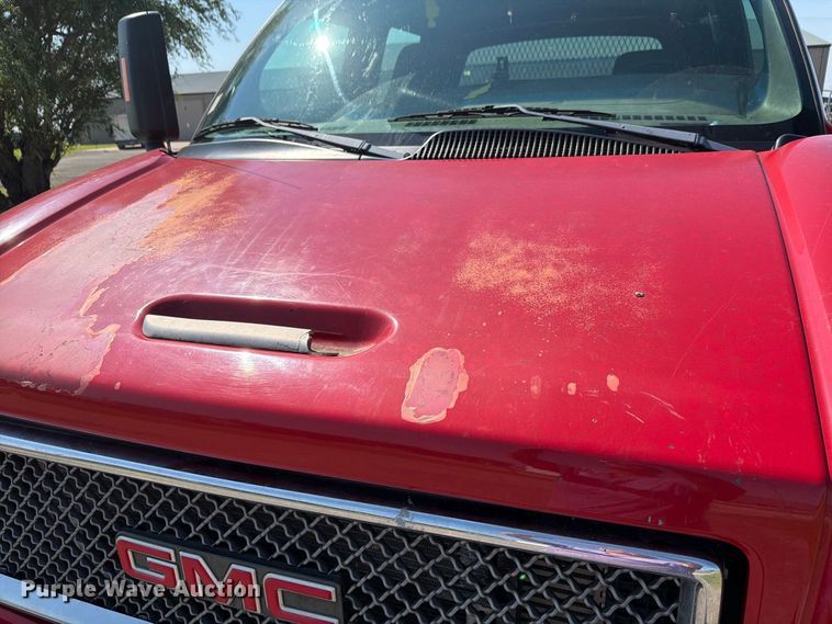 image for item FH6356 2004 GMC C4500 Crew Cab flatbed truck