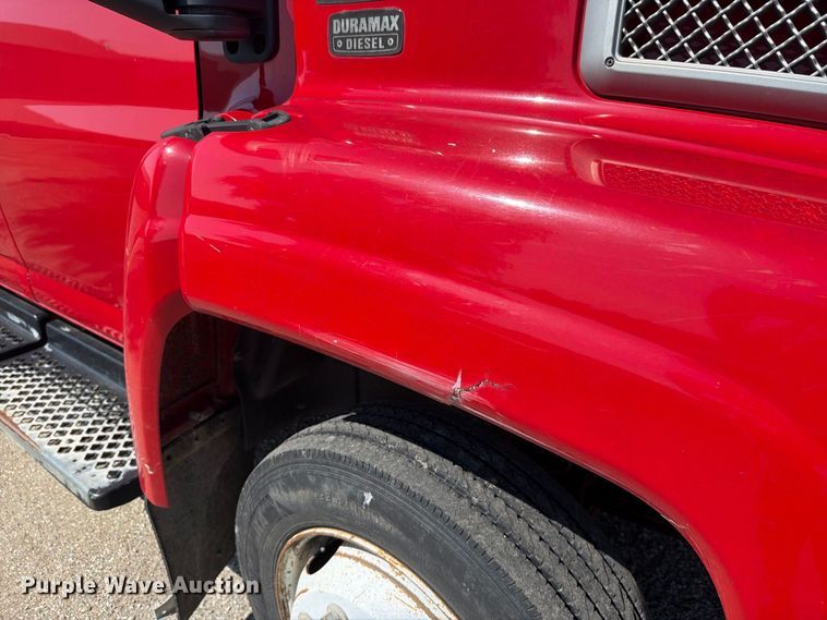 image for item FH6356 2004 GMC C4500 Crew Cab flatbed truck
