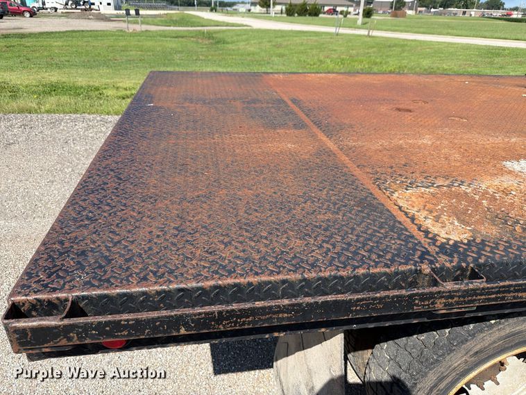 image for item FH6356 2004 GMC C4500 Crew Cab flatbed truck