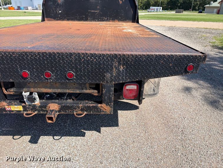image for item FH6356 2004 GMC C4500 Crew Cab flatbed truck