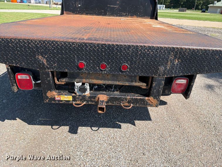 image for item FH6356 2004 GMC C4500 Crew Cab flatbed truck