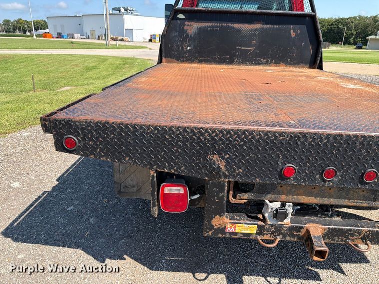 image for item FH6356 2004 GMC C4500 Crew Cab flatbed truck