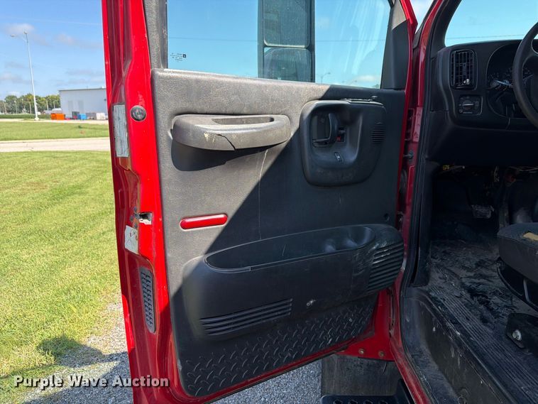 image for item FH6356 2004 GMC C4500 Crew Cab flatbed truck