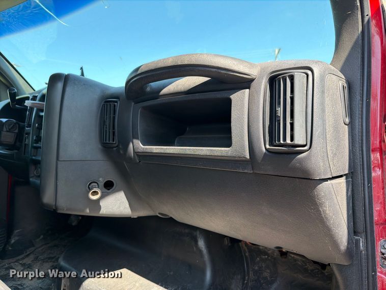 image for item FH6356 2004 GMC C4500 Crew Cab flatbed truck