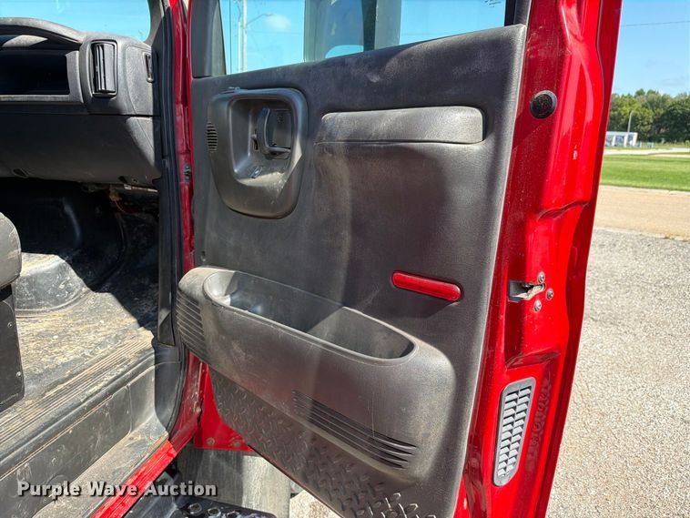 image for item FH6356 2004 GMC C4500 Crew Cab flatbed truck