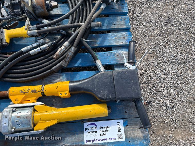 image for item FI0358 Hydraulic tools
