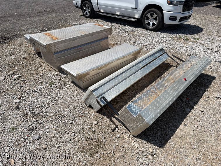 image for item FI0359 (5) toolboxes