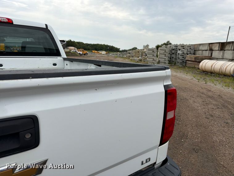 image for item FK3347 2019 Chevrolet Silverado 1500 LD Crew Cab pickup truck
