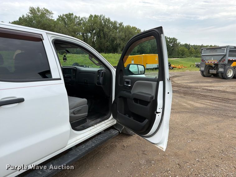 image for item FK3347 2019 Chevrolet Silverado 1500 LD Crew Cab pickup truck