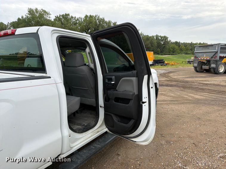 image for item FK3347 2019 Chevrolet Silverado 1500 LD Crew Cab pickup truck