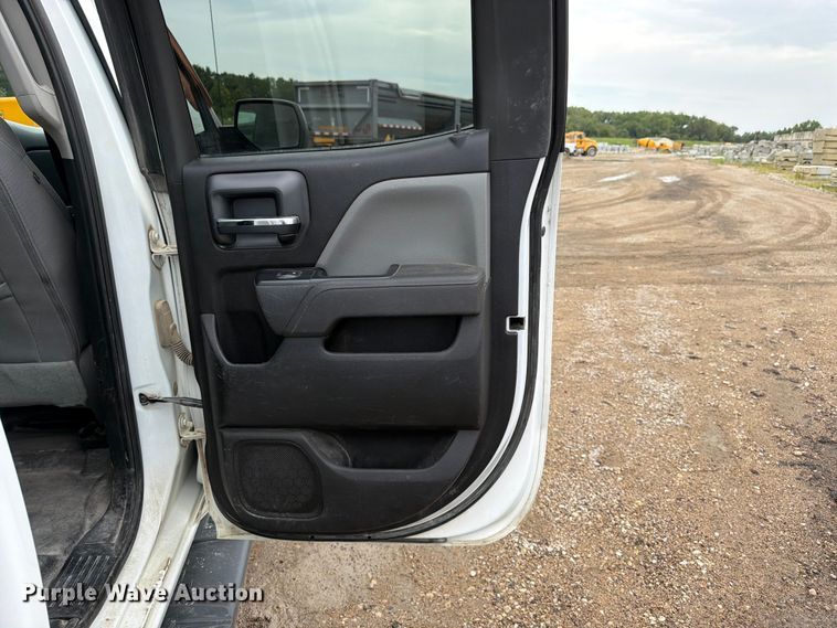 image for item FK3347 2019 Chevrolet Silverado 1500 LD Crew Cab pickup truck