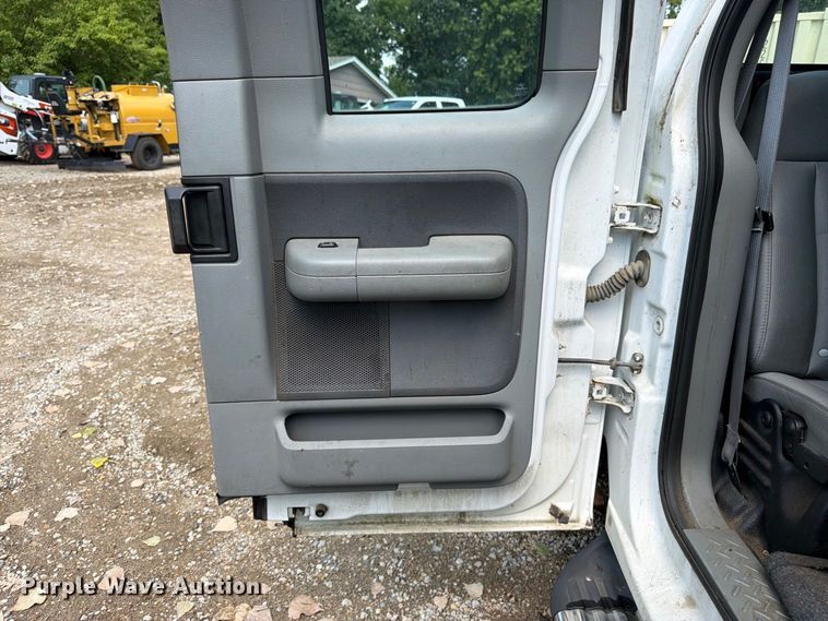 image for item FK3385 2007 Ford F150 Ext. Cab pickup truck