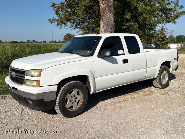 2007 Chevrolet Silverado 1500 Ext. Cab pickup truck