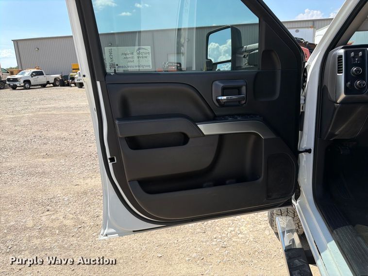 image for item FK3407 2015 Chevrolet Silverado 3500HD Crew Cab utility bed pickup truck
