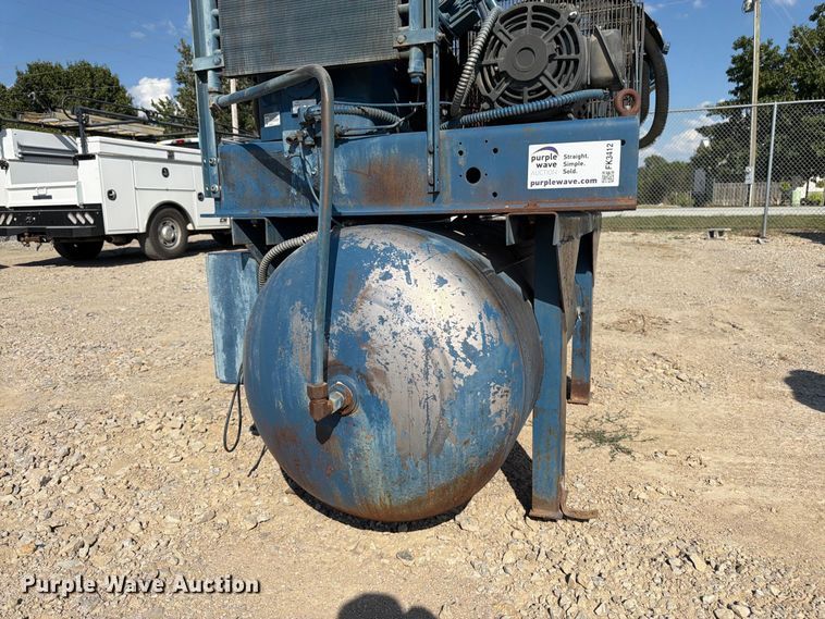image for item FK3412 Quincy QRD-15 air compressor