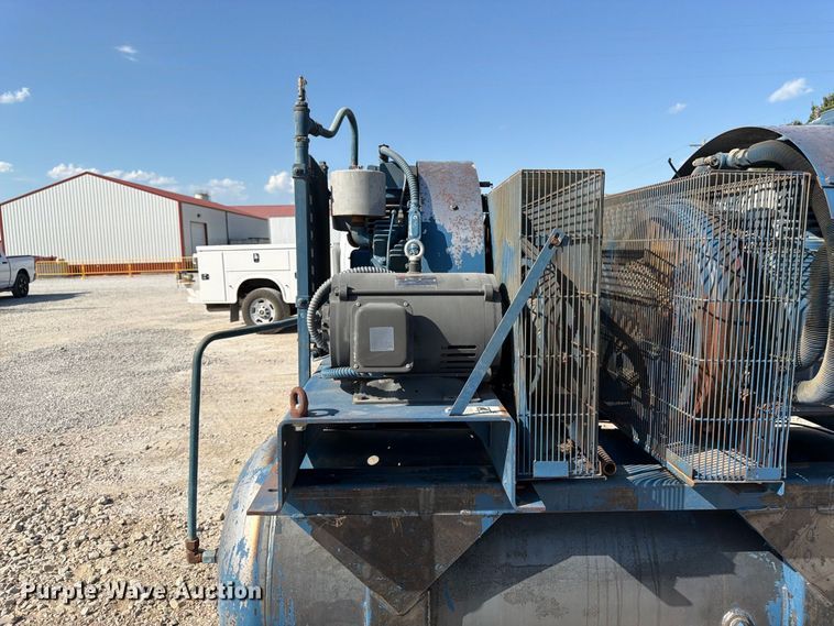 image for item FK3412 Quincy QRD-15 air compressor