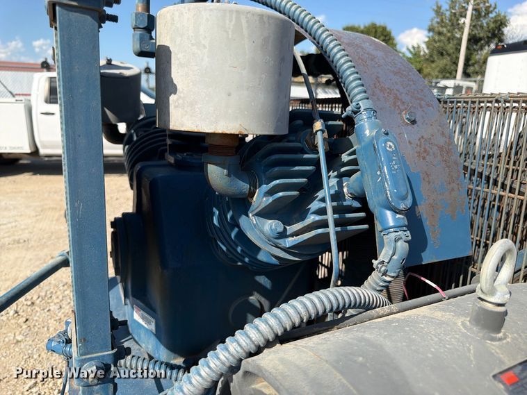 image for item FK3412 Quincy QRD-15 air compressor