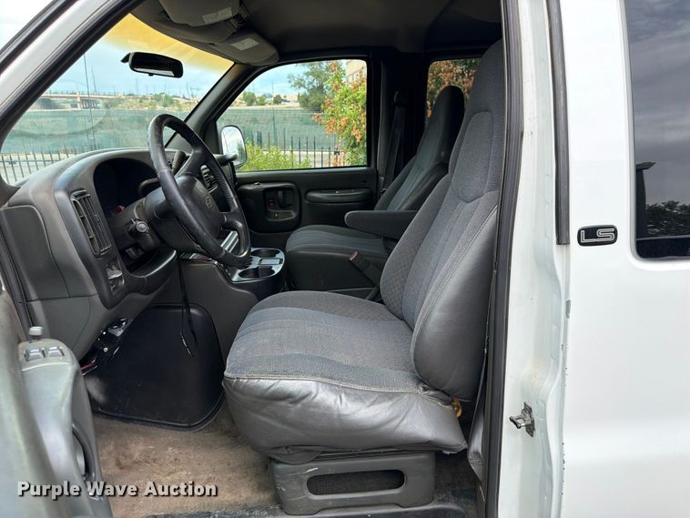 image for item FK4594 2002 Chevrolet Express van