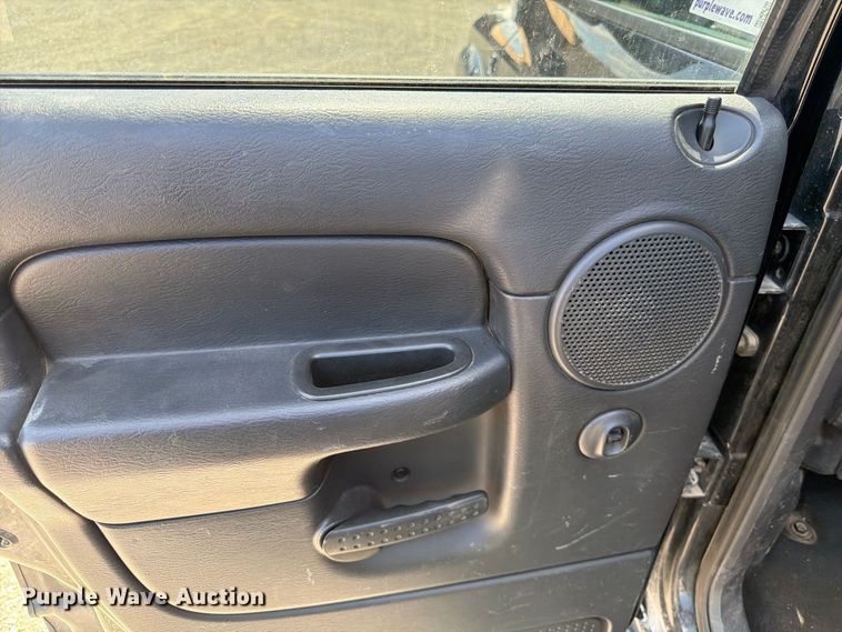 image for item FK4610 2005 Dodge Ram 2500 Ext. Cab pickup truck