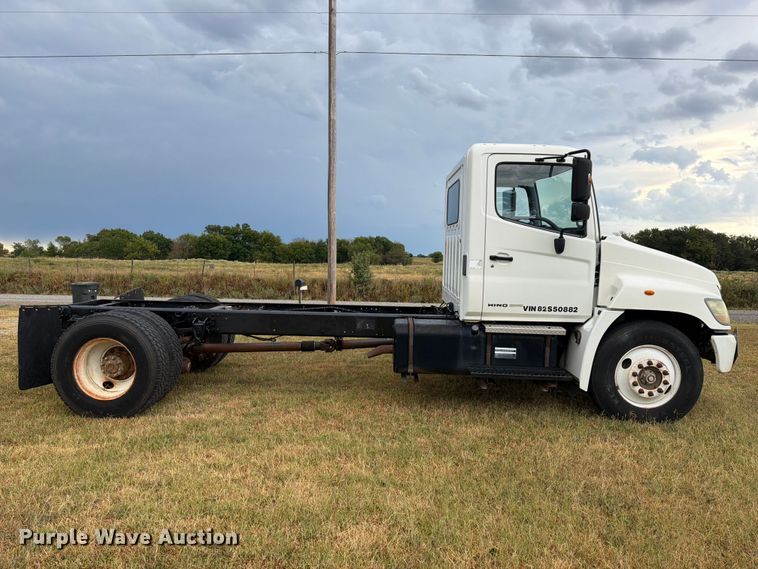 image for item FK5063 2008 Hino 338 truck cab and chassis