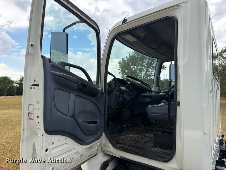 image for item FK5063 2008 Hino 338 truck cab and chassis