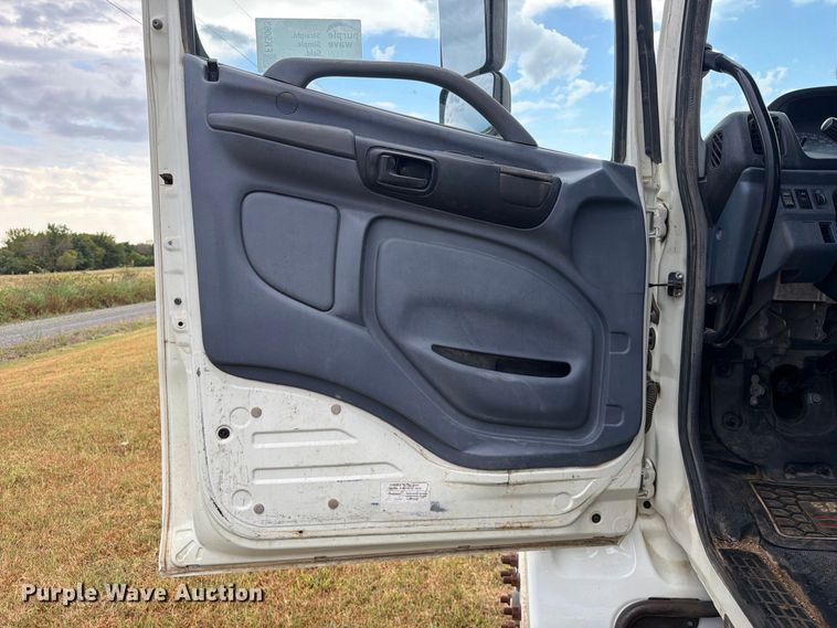 image for item FK5063 2008 Hino 338 truck cab and chassis