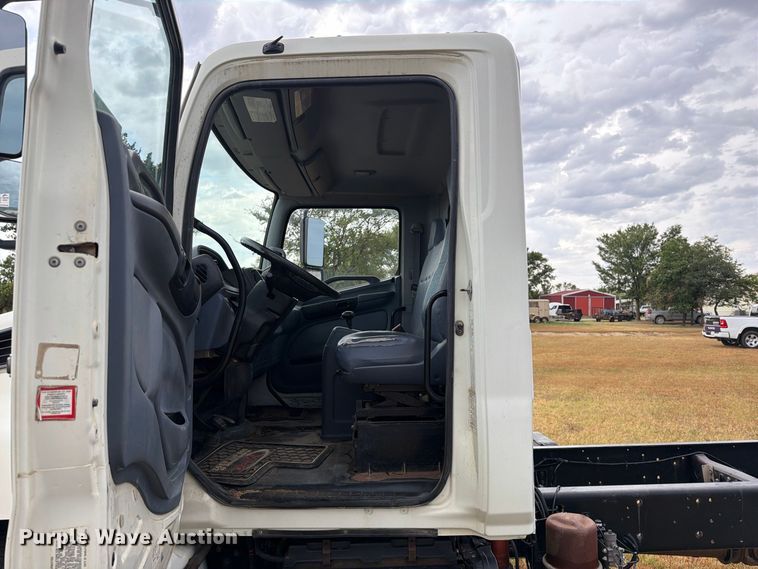image for item FK5063 2008 Hino 338 truck cab and chassis