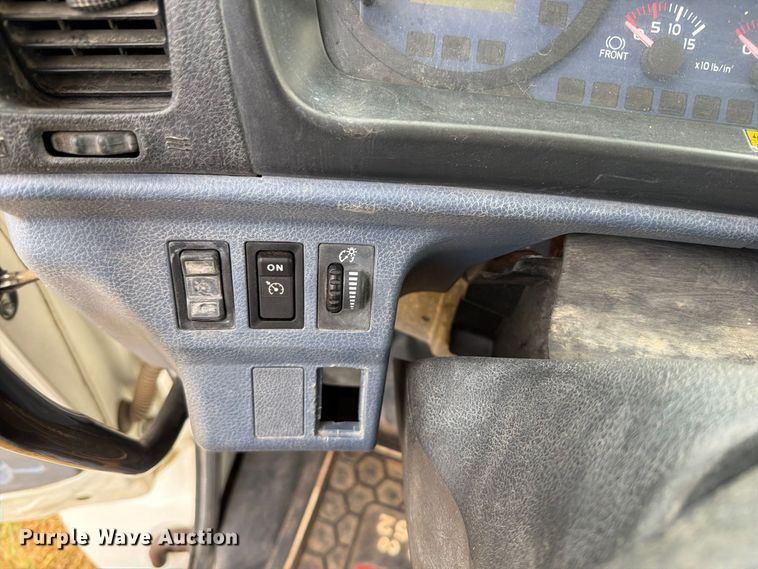 image for item FK5063 2008 Hino 338 truck cab and chassis