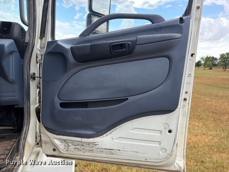 image for item FK5063 2008 Hino 338 truck cab and chassis