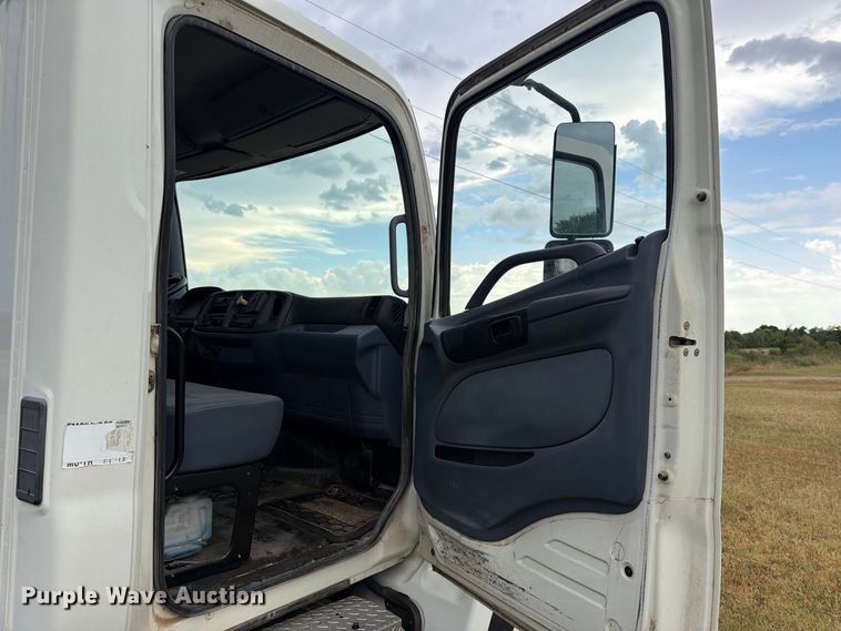 image for item FK5063 2008 Hino 338 truck cab and chassis