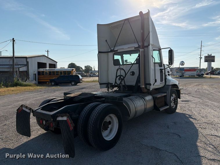 image for item FN2568 2014 Mack CXU612 semi truck