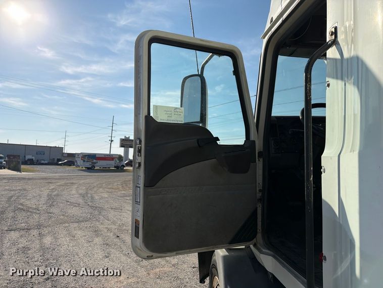 image for item FN2568 2014 Mack CXU612 semi truck
