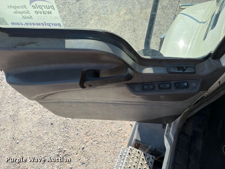 image for item FN2568 2014 Mack CXU612 semi truck